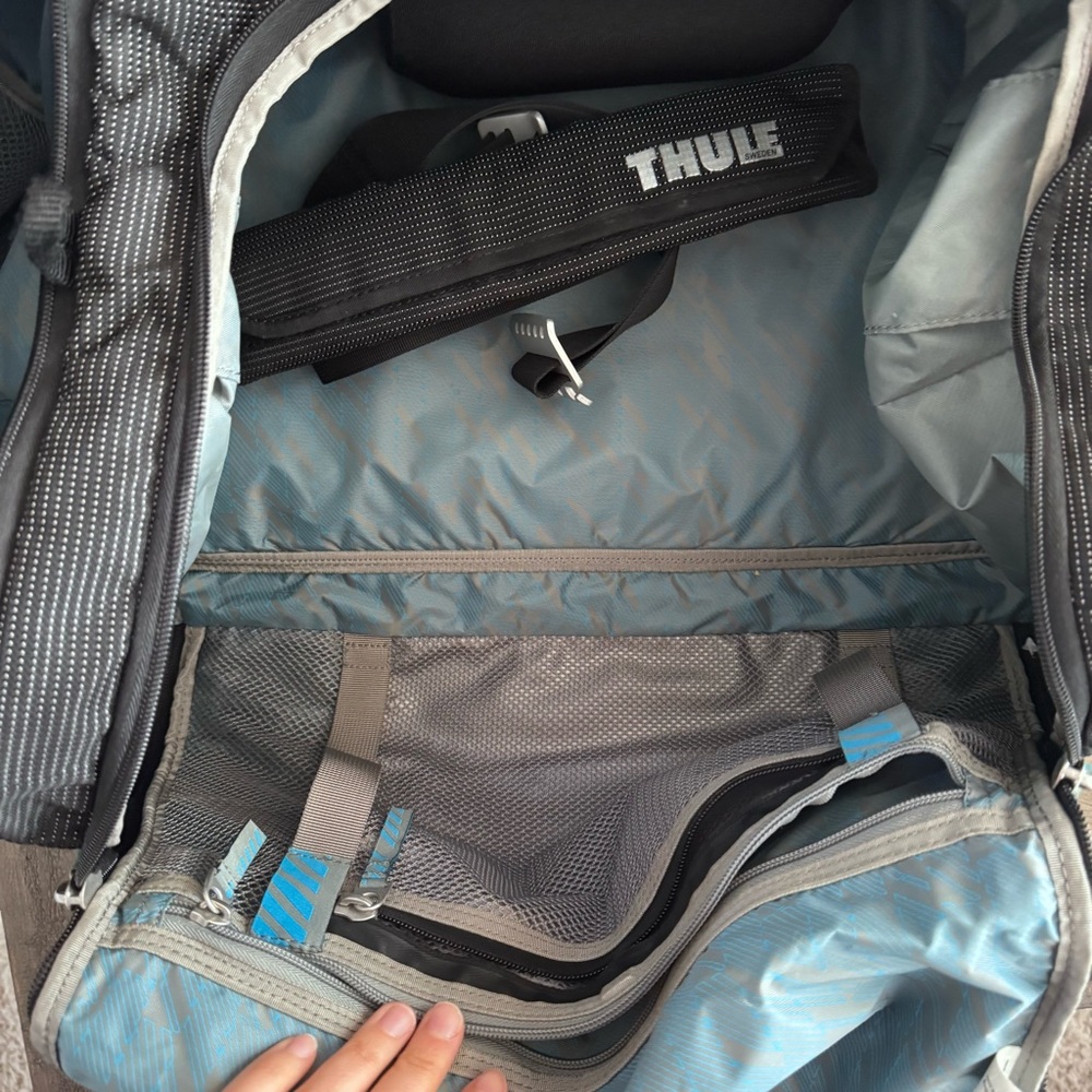 Thule Crossover 70L Travel Duffel – Black – Large Luggage - Picture 7 of 8